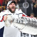 Александр Овечкин с Кубком Стэнли в 2018 году