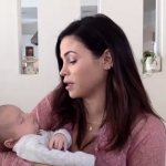 Дженна Дьюэнн провела интервью с двухмесячным младенцем на руках