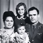 Лариса Шахворостова с родителями и сестрой