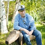 Лето Иван Иванович проводит на даче. Фото: Александр ГЛУЗ