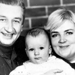 Михаил Владимиров в детстве с родителями