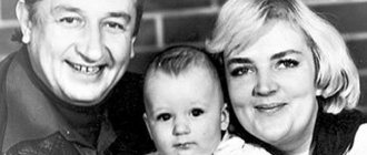 Михаил Владимиров в детстве с родителями