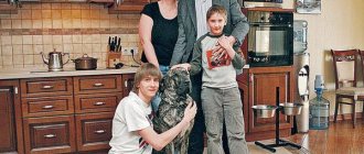 In the photo: Tatyana Ustinova, her husband and sons