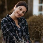 ото 1 – Ани Варданян - российская певица и популярный блогер в Инстаграм